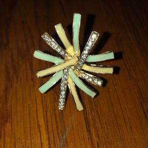 elegant green/yellow gold ring with diamonds